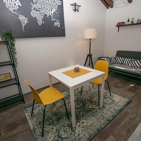 Studio Apartman Dalia Apartment Zagreb Bagian luar foto